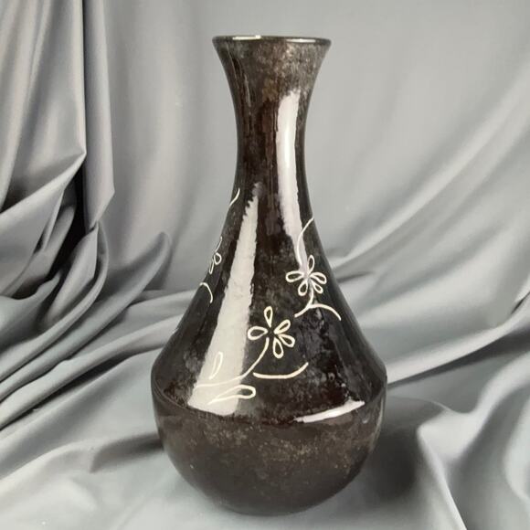 Handmade Studio Pottery Vase Black White Floral JB Initials 8.25x4.25 - Picture 1 of 7